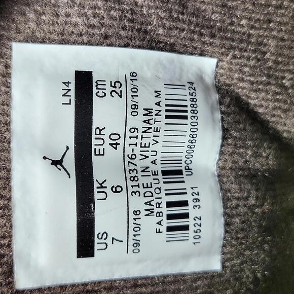 Boys Jordan 3 Retro Sneakers Brown and Beige Size 7 - Picture 9 of 9